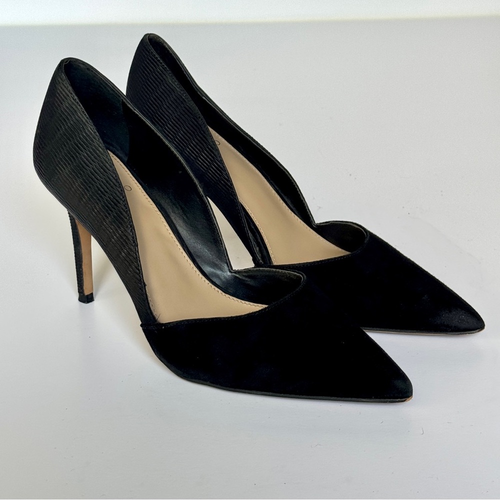 Vince Camuto Black Suede & Faux Snakeskin Pointed Toe Heels – Size 8.5
